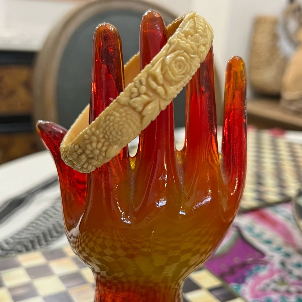 Vintage 1940s Carved Bakelite Bracelet